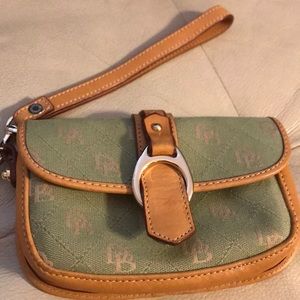 Vintage Dooney and Bourke green wristlet